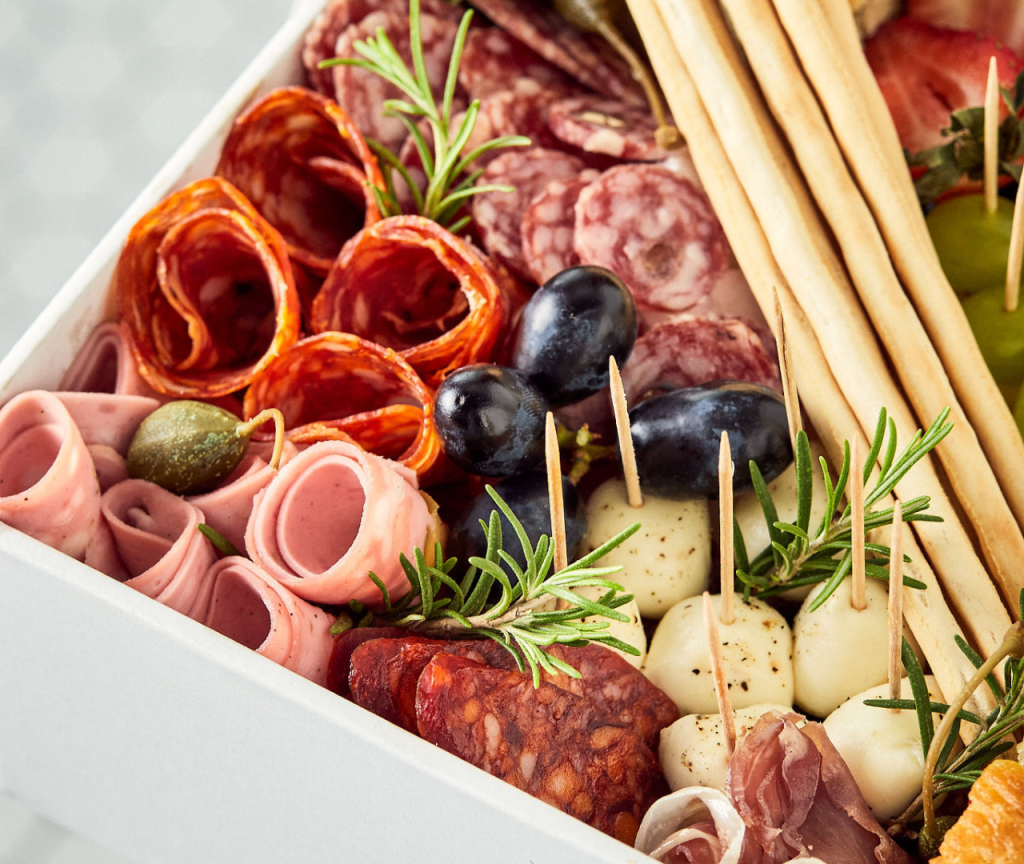 Charcuterie&Cheese Box
