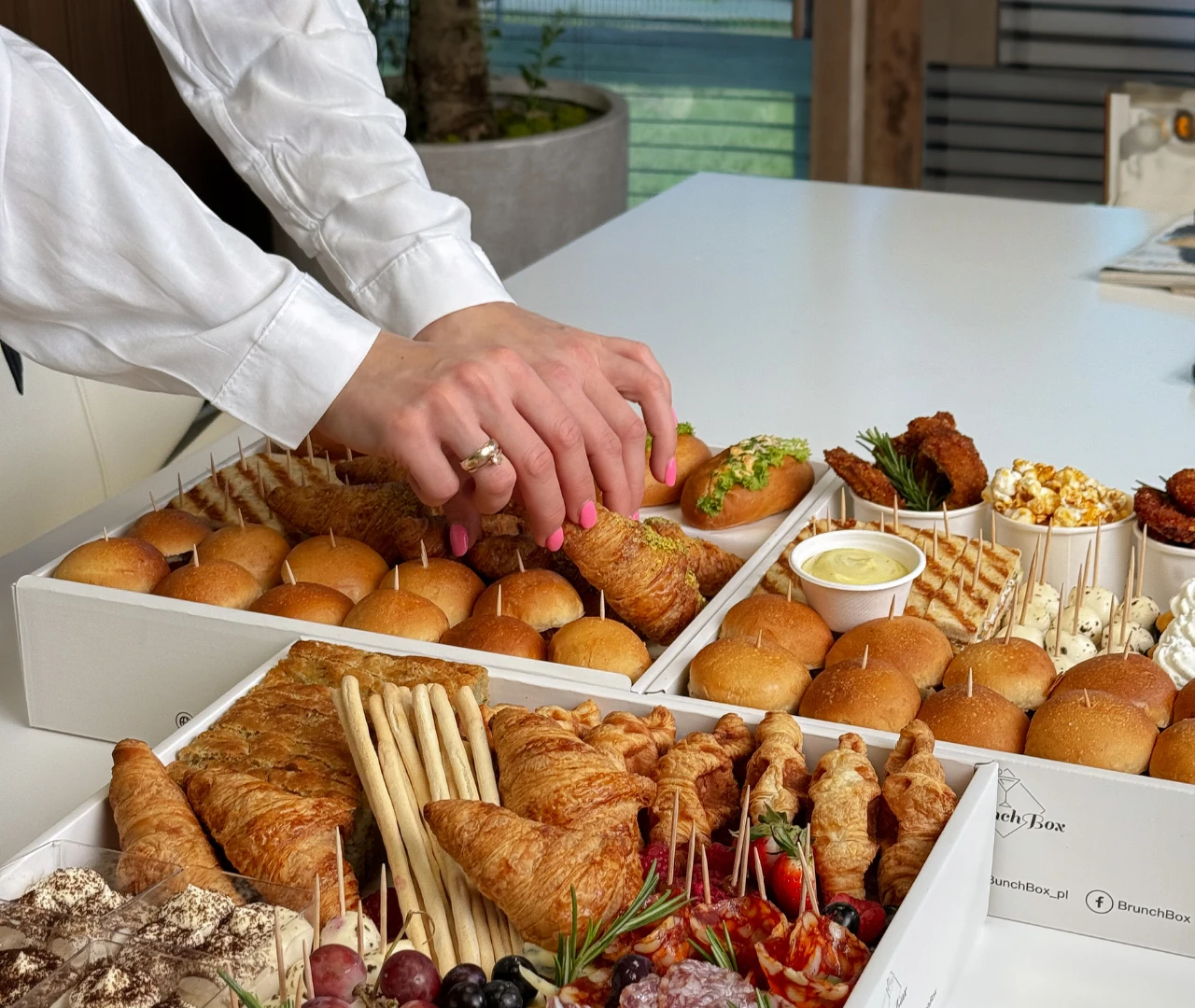 Bankiet w biurze bez obsługi? Postaw na Grazing Boxy